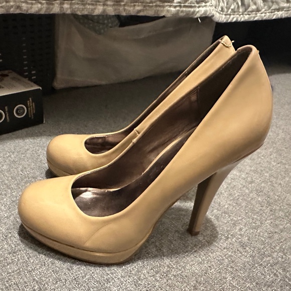 Nude Heel - Picture 1 of 4